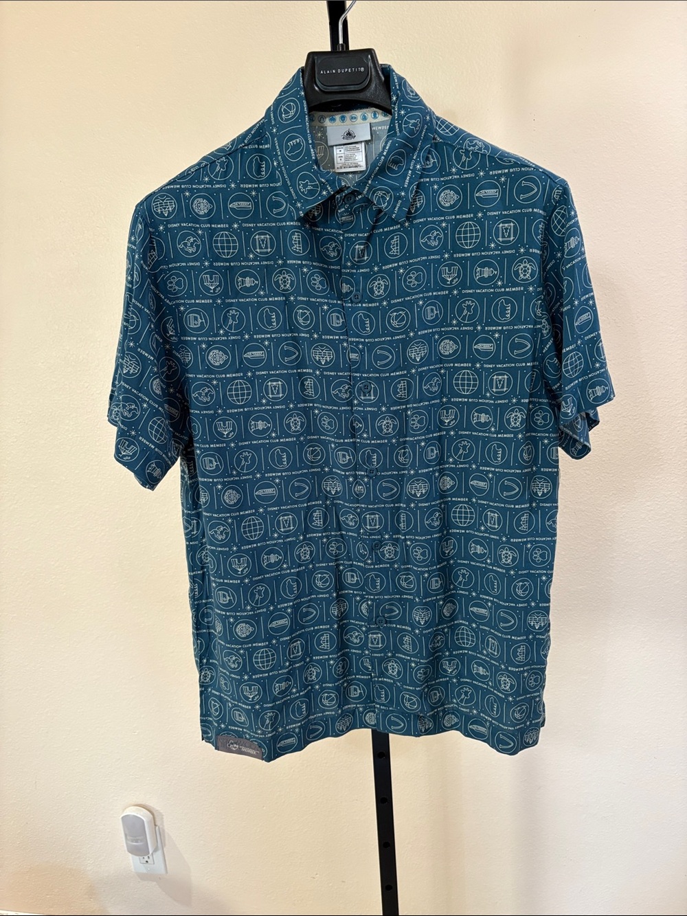 Disney Vacation Button Down Shirt Medium